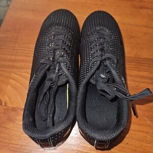 Brava Black Lace Up Soccer Cleats Shoes Kid's Size 5D!
